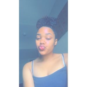 Meet your Posher, Aja